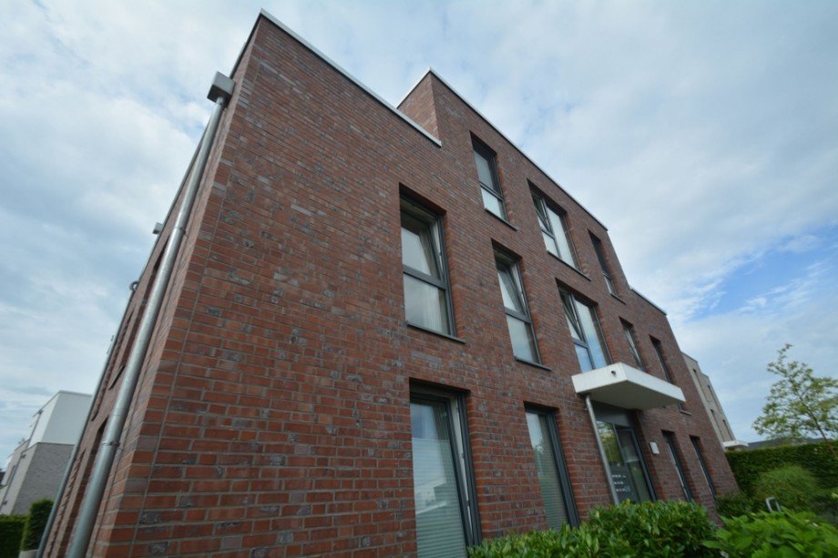 Hausansicht vorne Etagenwohnung Wedel