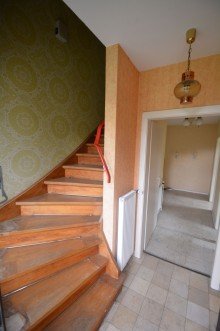 Hausflur Gro�z�giges Zweifamilienhaus mit Garten, Garage und vielseitigem Entwicklungspotenzial