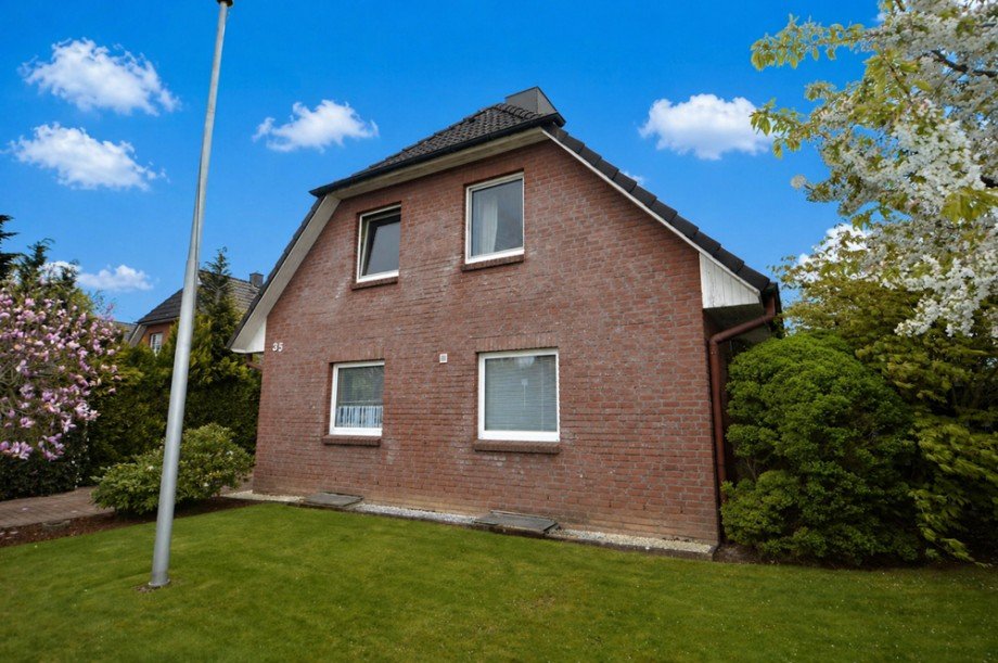 Hausansischt vorne Zweifamilienhaus Escheburg