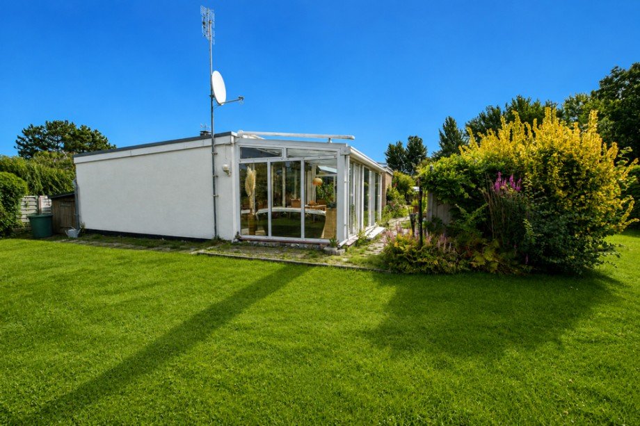 Seitliche Hausansicht Bungalow Scharbeutz