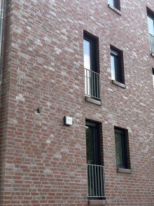 Hausfassade Exklusive Maisonettewohnung im Dachgeschoss mit Spitzboden, Balkon und Loggia
