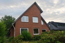 Au�enansicht vorne Gro�z�giges Zweifamilienhaus mit Garten, Garage und vielseitigem Entwicklungspotenzial