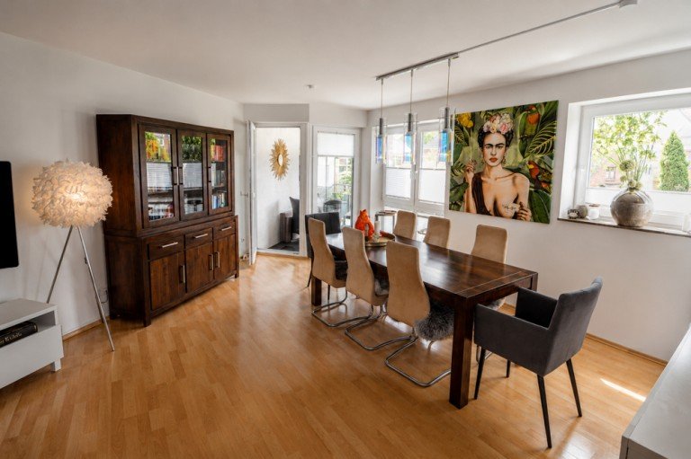 Wohnzimmer Halstenbek Etagenwohnung Attraktive 2-Zimmer-Wohnung mit Balkon und TG-Stellplatz in gepflegter Wohnanlage
