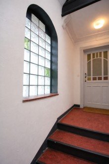 Wohnungst�r Charmante 2-Zimmer-Wohnung mit 
zwei Balkonen in Top-Lage