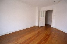 Wohnzimmer Charmante 2-Zimmer-Wohnung mit 
zwei Balkonen in Top-Lage