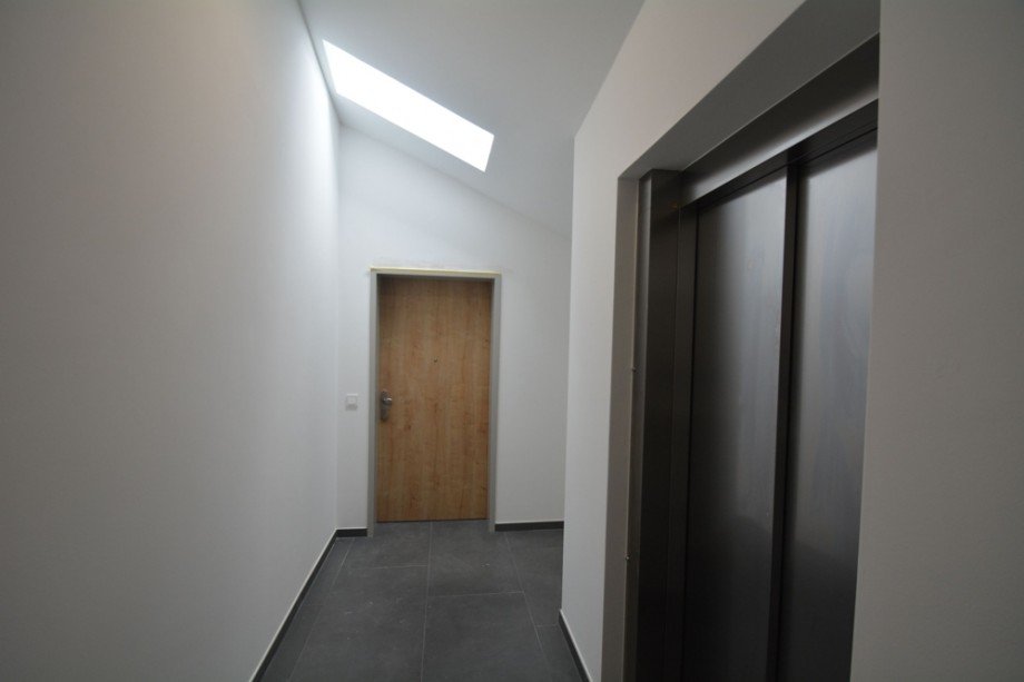 Eingangsbereich mit Fahrstuhl Dachgeschosswohnung Hamburg