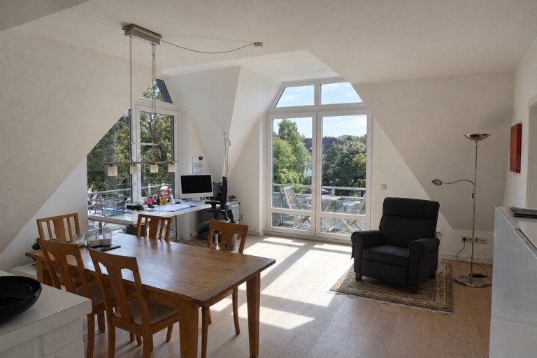 Esszimmer Hamburg - Alsterdorf (Stadtteil) Etagenwohnung Wohnung mit besonderem Flair! Lichtdurchflutete 3-Zimmer-Dachgeschosswohnung in Alsterdorf