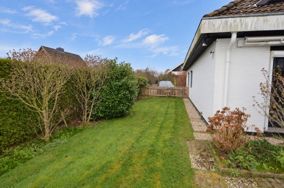 Seitlicher Garten Einfamilienhaus Gr�nendeich
