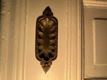 Griffmulde Schiebet�r Altbau-Eleganz - Eigentumswohnung mit restauriertem Stuck in Adresslage von Harvestehude