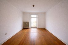 Wohnzimmer Charmante 2-Zimmer-Wohnung mit 
zwei Balkonen in Top-Lage