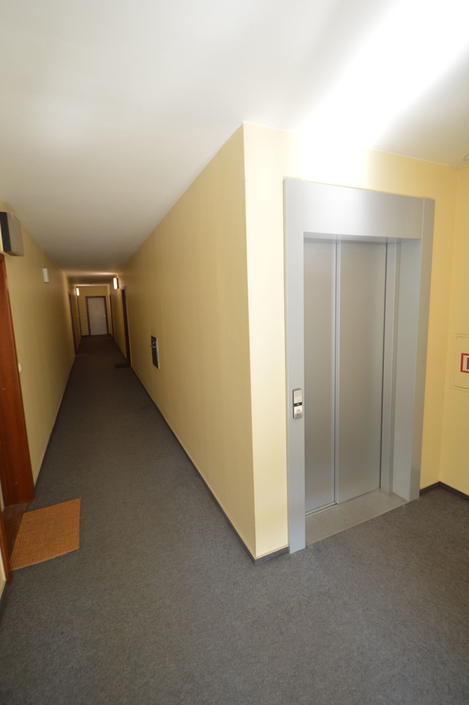 Hausflur mit Aufzug Etagenwohnung Hamburg