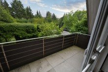 Balkon Gro�z�giges Zweifamilienhaus mit Garten, Garage und vielseitigem Entwicklungspotenzial