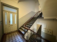 Treppenhaus Altbau-Eleganz - Eigentumswohnung mit restauriertem Stuck in Adresslage von Harvestehude