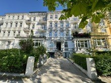 Hausansicht Altbau-Eleganz - Eigentumswohnung mit restauriertem Stuck in Adresslage von Harvestehude