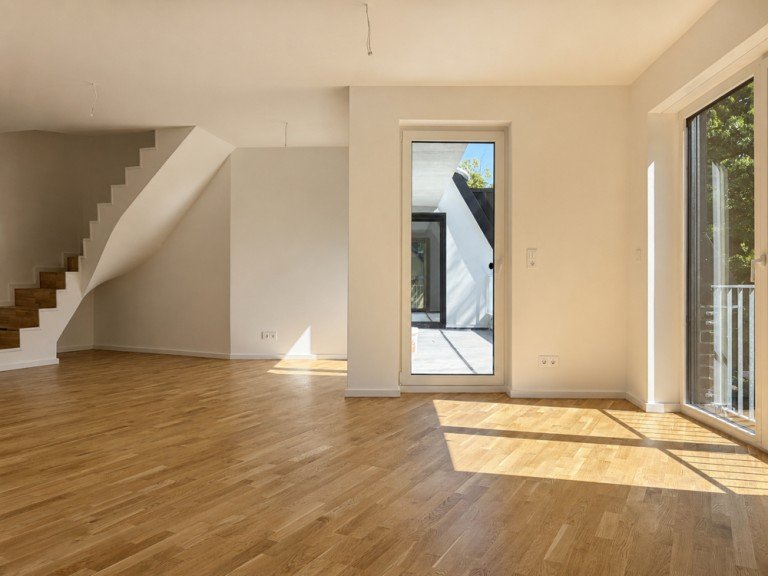 Wohnzimmer Hamburg - Marienthal (Stadtteil) Dachgeschosswohnung Exklusive Maisonettewohnung im Dachgeschoss mit Spitzboden, Balkon und Loggia