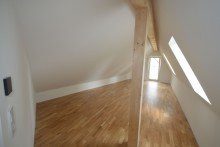 Spitzboden Exklusive Maisonettewohnung im Dachgeschoss mit Spitzboden, Balkon und Loggia