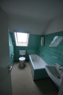 Bad OG Gro�z�giges Zweifamilienhaus mit Garten, Garage und vielseitigem Entwicklungspotenzial