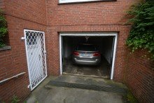 Garage Gro�z�giges Zweifamilienhaus mit Garten, Garage und vielseitigem Entwicklungspotenzial