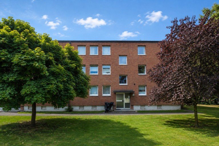 Hausansicht vorne Hamburg / Meiendorf - Rahlstedt (Stadtteil) Etagenwohnung Attraktive Kapitalanlage: Top-ausgestattetes und vermietetes Apartment in ruhiger Wohnlage!