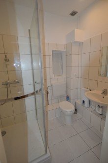 Duschbad Individuelle Laden-/ B�rofl�che 
in Langenhorn zu vermieten