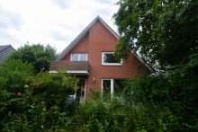 Au�enansicht hinten Gro�z�giges Zweifamilienhaus mit Garten, Garage und vielseitigem Entwicklungspotenzial