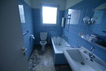 Bad EG Gro�z�giges Zweifamilienhaus mit Garten, Garage und vielseitigem Entwicklungspotenzial