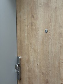 Wohnungst�r Exklusive Maisonettewohnung im Dachgeschoss mit Spitzboden, Balkon und Loggia