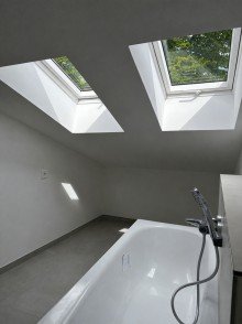 Badewanne Exklusive Maisonettewohnung im Dachgeschoss mit Spitzboden, Balkon und Loggia