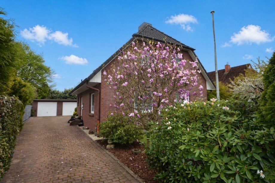 Haus und Garagen Zweifamilienhaus Escheburg