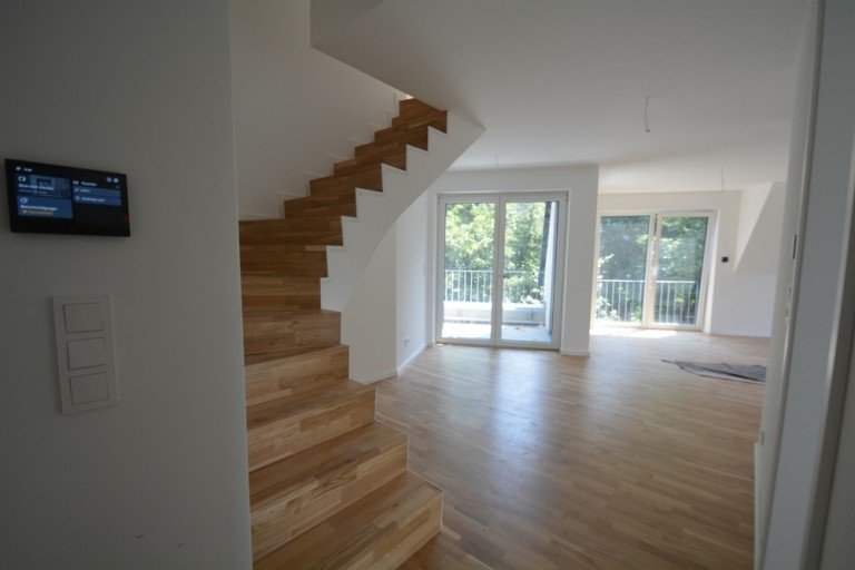 Treppe zum Spitzboden Hamburg - Marienthal (Stadtteil) Dachgeschosswohnung Exklusive Maisonettewohnung im Dachgeschoss mit Spitzboden, Balkon und Loggia